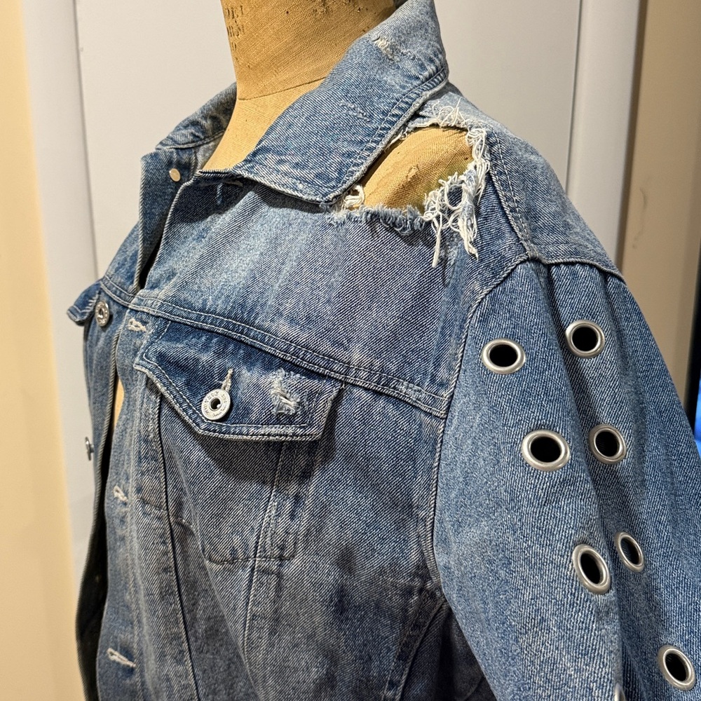 Zara Denim Jacket Distressed - Picture 4 of 12